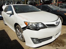 2014 Toyota Camry SE White 2.5L AT #Z22867